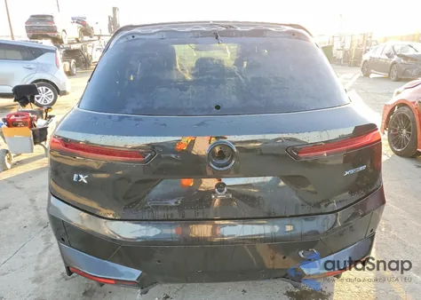 2022 BMW Ix xDrive50 z USA, uszkodzony, nr VIN WB523CF07NCJ69751